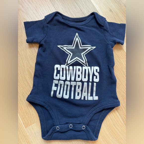 NFL • 3 Pack of Cowboys Onesies • 0-3 Months - Picture 2 of 10